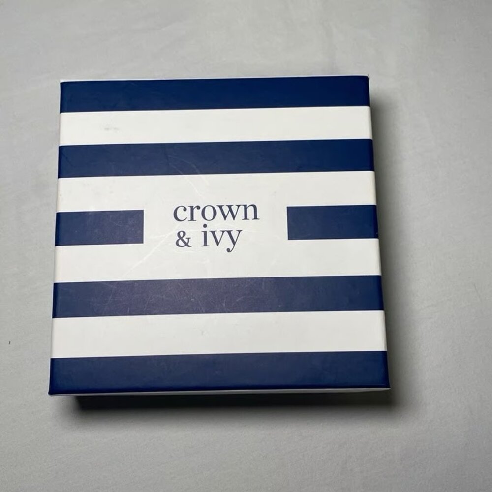 Women’s Crown & Ivy Gold Tone Charm Bracelet NWT NIB - Picture 3 of 3